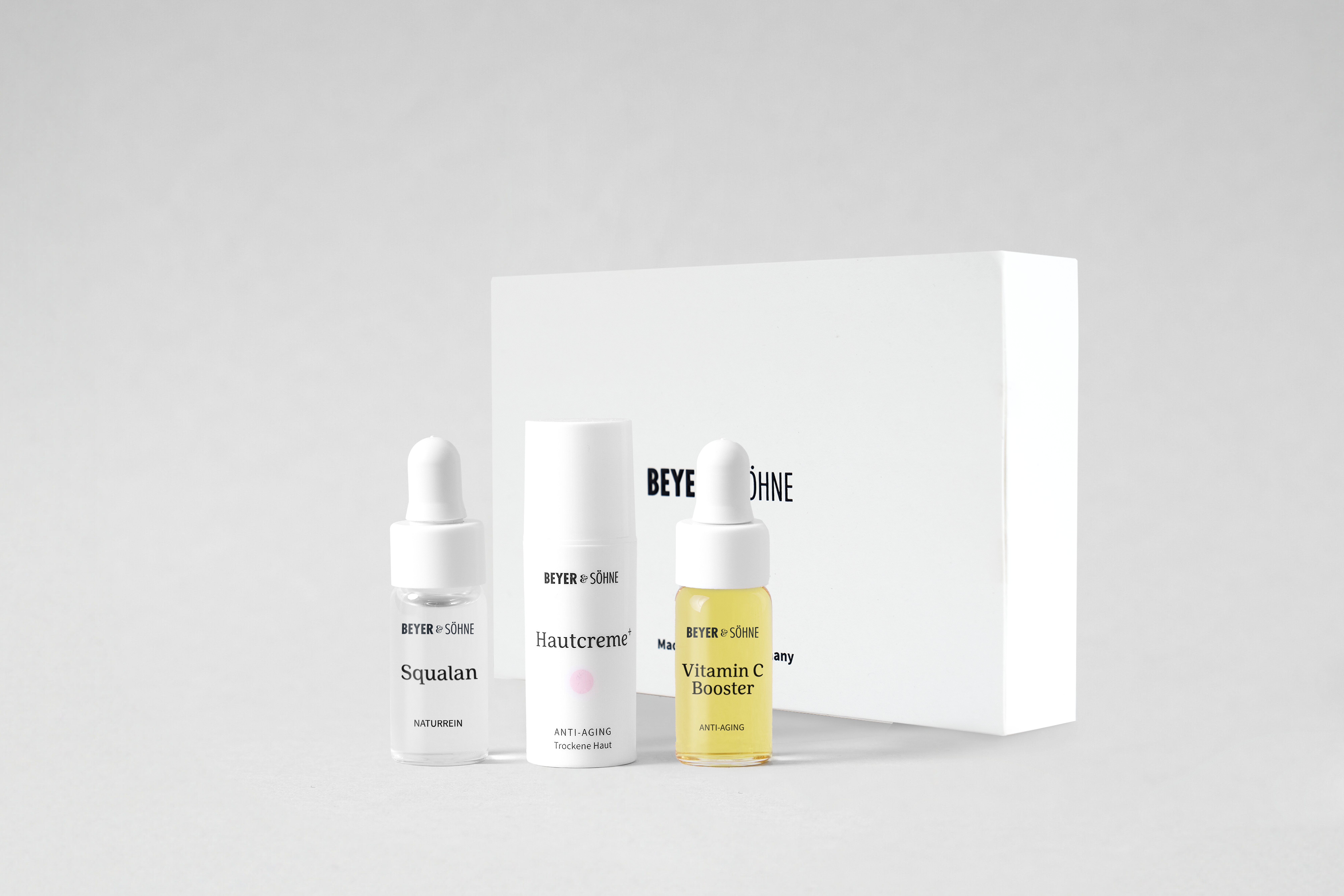 Beyer & Söhne Bestseller-Set als Tester: Vitamin C Booster, Hautcreme+ für trockene Haut und Squalan. Hochwertige Anti-Aging-Pflege für eine gesunde, strahlende Haut. Frei von Duftstoffen, minimalistisch und perfekt für empfindliche Haut geeignet.